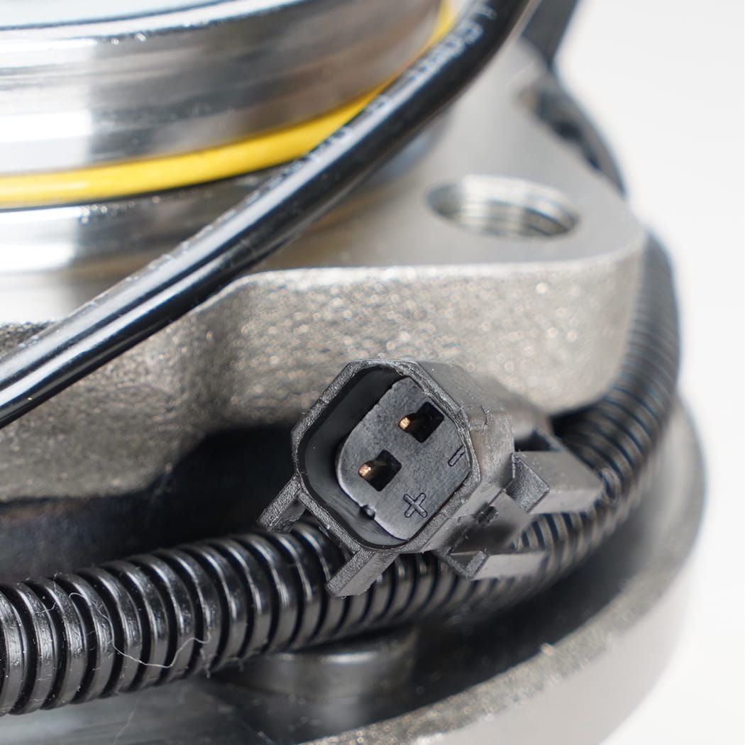 Hanhub 515146 Hub prednjim kotačima i sklop ležaja kompatibilan s Chevy Silverado 2500 HD Silverado 3500 HD Sierra 2500 HD Sierra 3500 HD zamjenjuje FW423 22762440 25807419 20873257 BR930827 SP6303010303